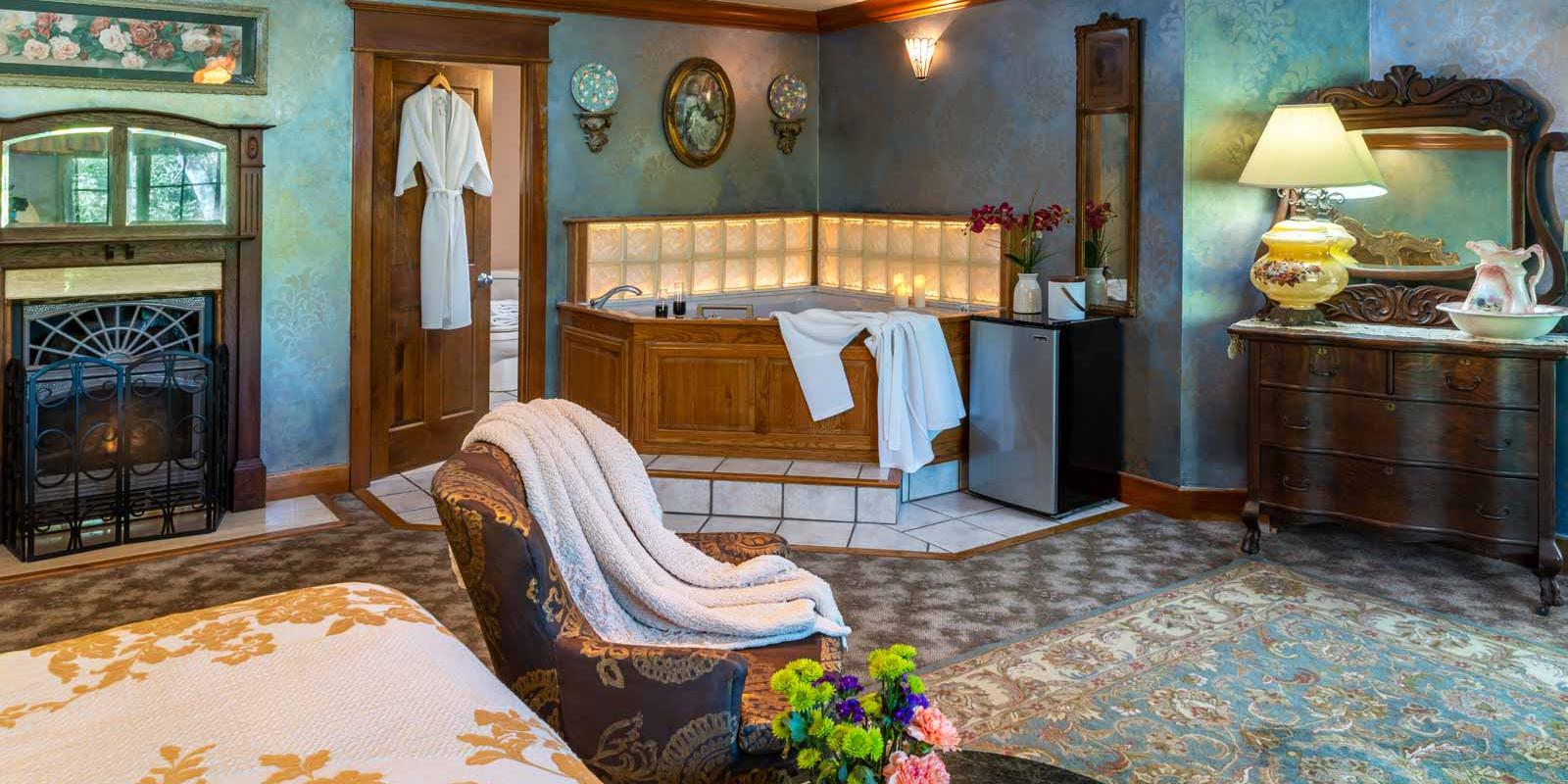 Eureka Springs King Suite with Jetted Tub Hotel Angel at Rose Hall